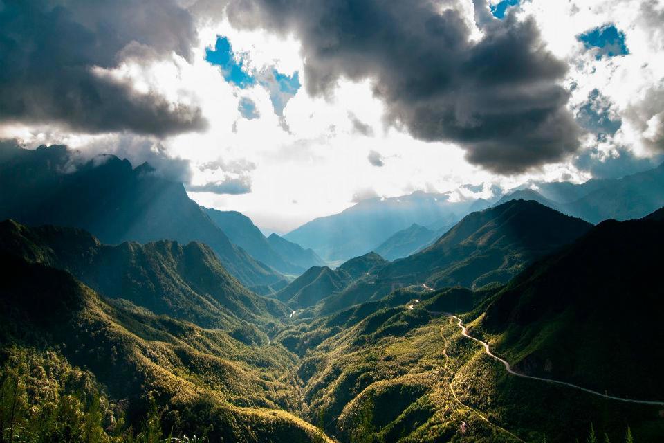 Đèo Ô Quy Hồ hùng vĩ làm say lòng bao du khách.