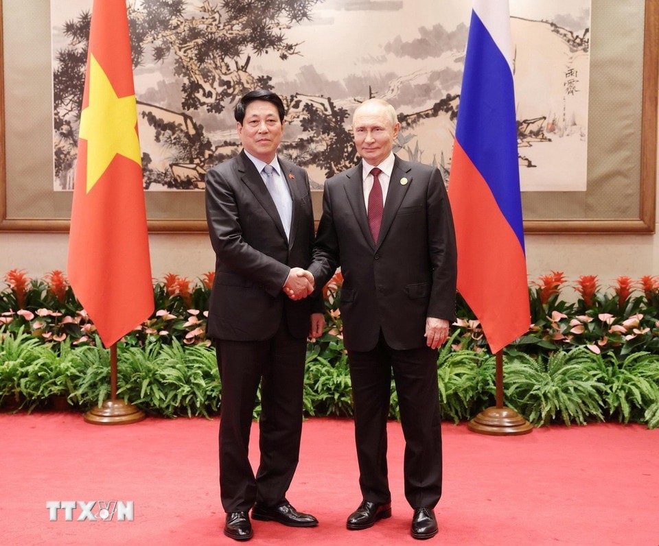 Chủ tịch nước Lương Cường hội kiến Tổng thống kq bongdaso Vladimir Putin. Ảnh: TTXVN
