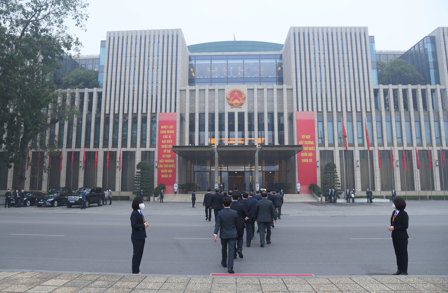 Lãnh đạo Đảng, Nhà nước và các đại biểu Quốc hội vào lăng viếng Chủ tịch Hồ Chí Minh trước khai mạc Kỳ họp bất thường thứ Nhất Quốc hội khoá XV - Ảnh 7
