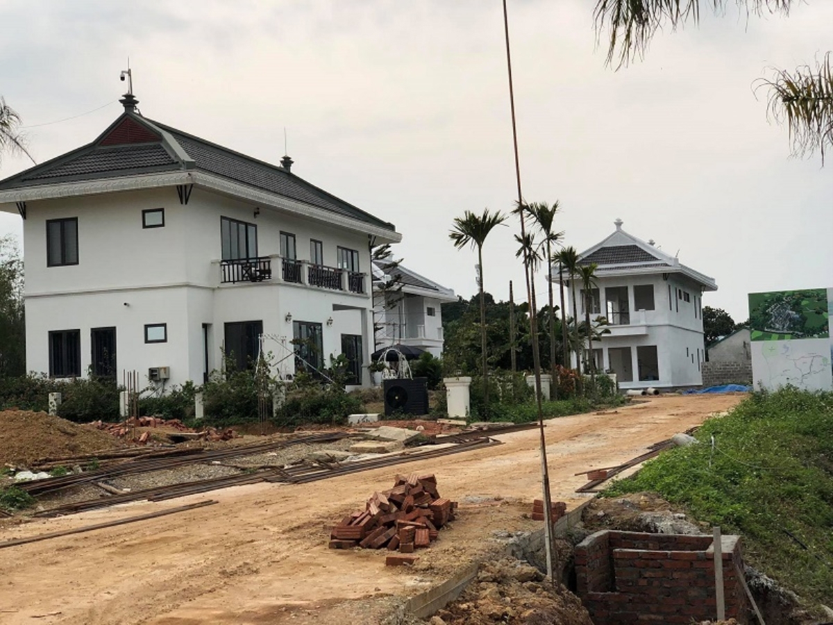 B&ecirc;n trong "dự &aacute;n tự phong" Green Oasis Villas