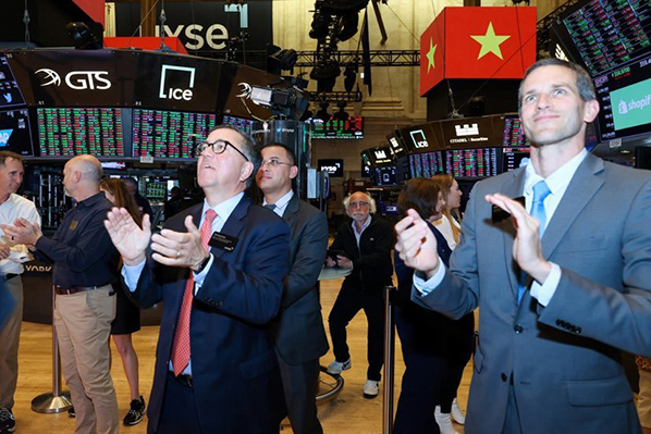 NYSE sẽ hỗ trợ n&acirc;ng hạng thị trường chứng kho&aacute;n Việt Nam.