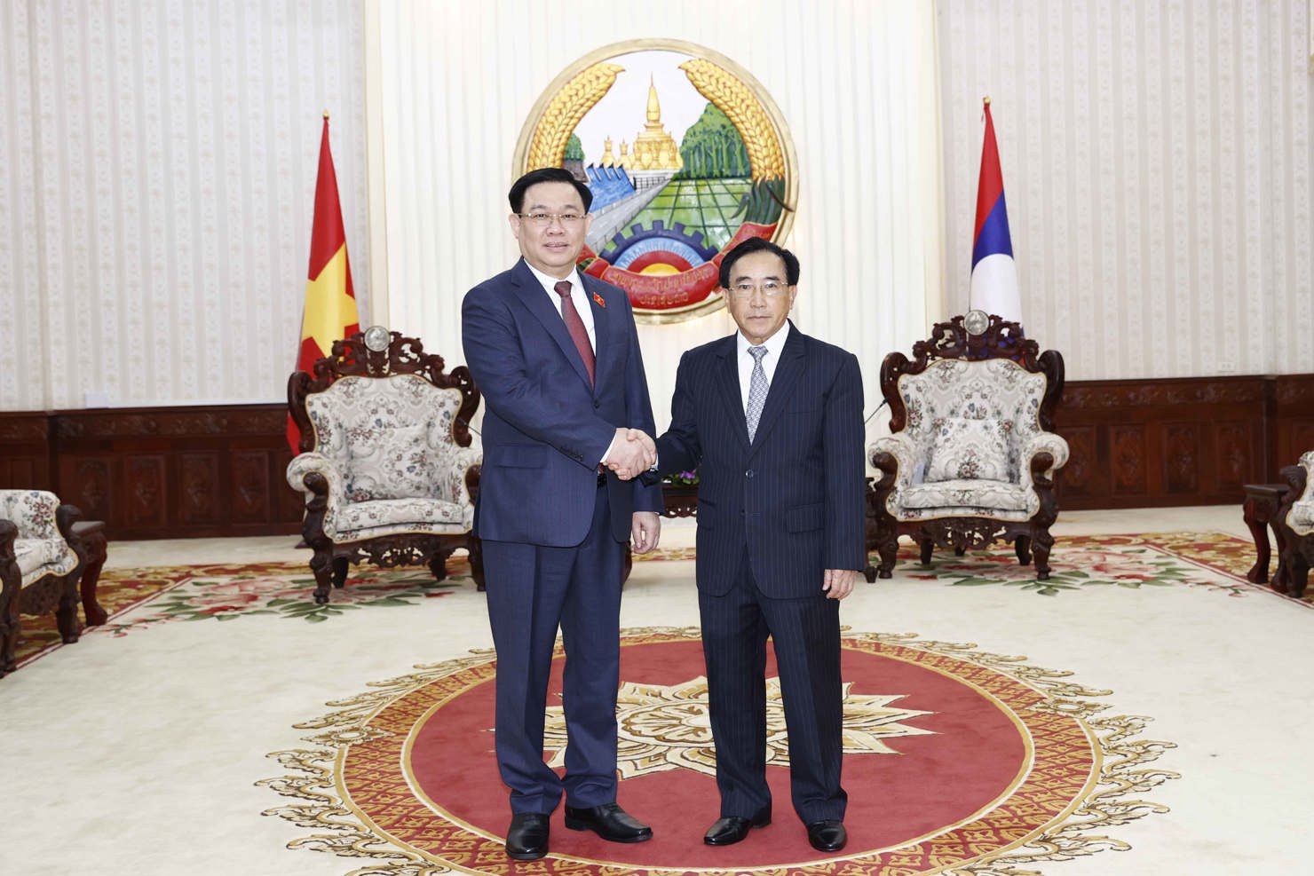 Chủ tịch Quốc hội Vương Đình Huệ hội kiến Thủ tướng Lào - Ảnh 4