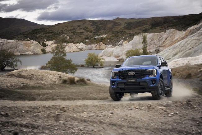  Ford Everest mới chính thức ra mắt, giá từ 1,1 tỷ đồng  - Ảnh 3