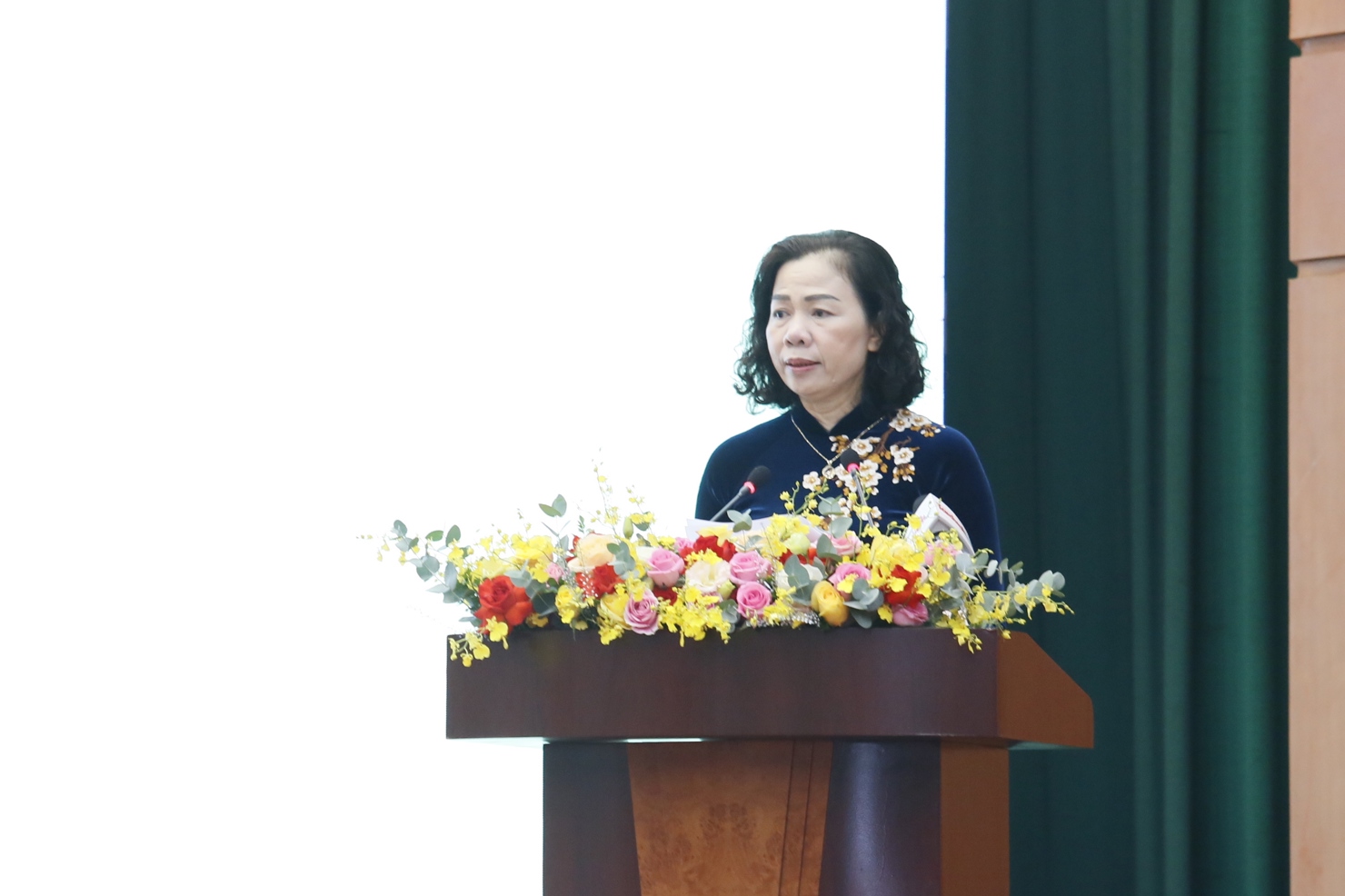 Thứ trưởng Bộ T&agrave;i ch&iacute;nh Vũ Thị Mai ph&aacute;t biểu tại khai mạc hội nghị. &nbsp;