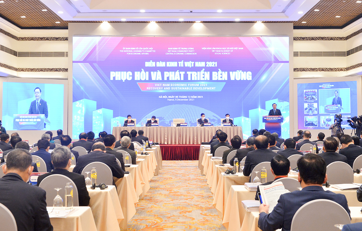 Chủ tịch Quốc hội Vương Đ&igrave;nh Huệ chủ tr&igrave; Diễn đ&agrave;n Kinh tế Việt Nam 2021.
