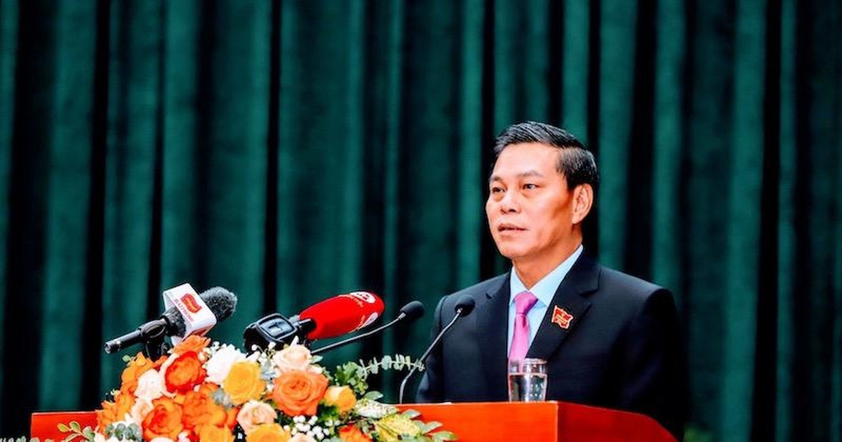 Chủ tịch Ủy ban nhân dân thành phố Hải Phòng Nguyễn Văn Tùng phát biểu tại kỳ họp.