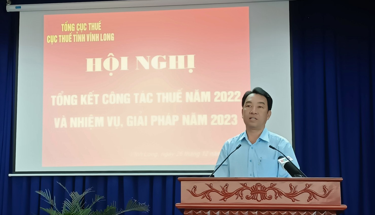 Đồng chí Lữ Quang Ngời - Phó Bí thư Tỉnh ủy, Chủ tịch Ủy ban nhân dân tỉnh phát biểu chỉ đạo hội nghị.
