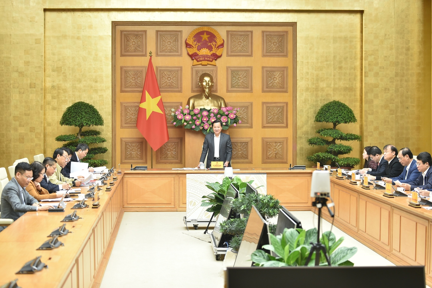 Phó Thủ tướng Lê Minh Khái - Trưởng Ban Chỉ đạo điều hành giá chủ trì cuộc họp.