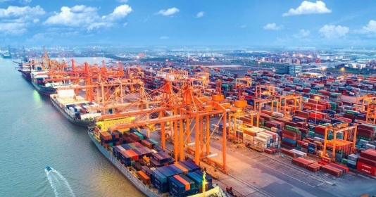 VNDirect kỳ vọng sản lượng container của Việt Nam sẽ tăng trưởng kép 8,6% giai đoạn 2022-2030. Ảnh Công thương.