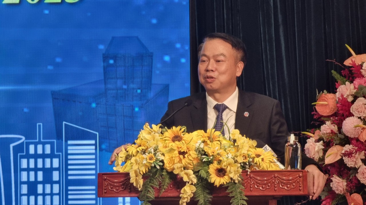 Thứ trưởng Bộ T&agrave;i ch&iacute;nh Nguyễn Đức Chi ph&aacute;t biểu tại Lễ t&ocirc;n vinh 15 doanh nghiệp ti&ecirc;u biểu năm 2022. Ảnh: HS