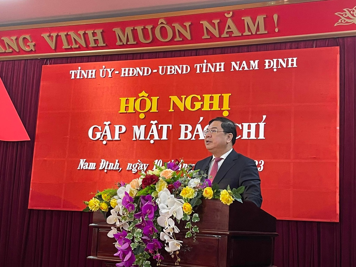 Đồng chí Phạm Gia Túc vui mừng trước những kết quả đạt được của tỉnh Nam Định, đồng thời thông tin về một số giải pháp thúc đẩy đà tăng trưởng.