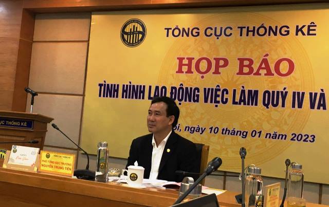 Phó Tổng cục trưởng Tổng cục Thống kê Nguyễn Trung Tiến chủ trì họp báo.