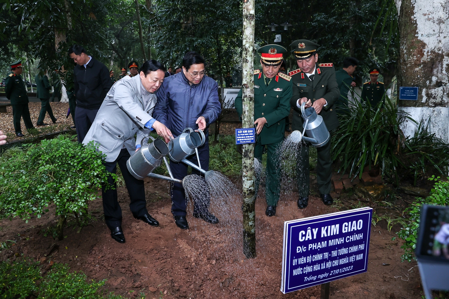 Thủ tướng dâng hương tưởng nhớ Chủ tịch Hồ Chí Minh và phát động Tết trồng cây Xuân Quý Mão - Ảnh 3