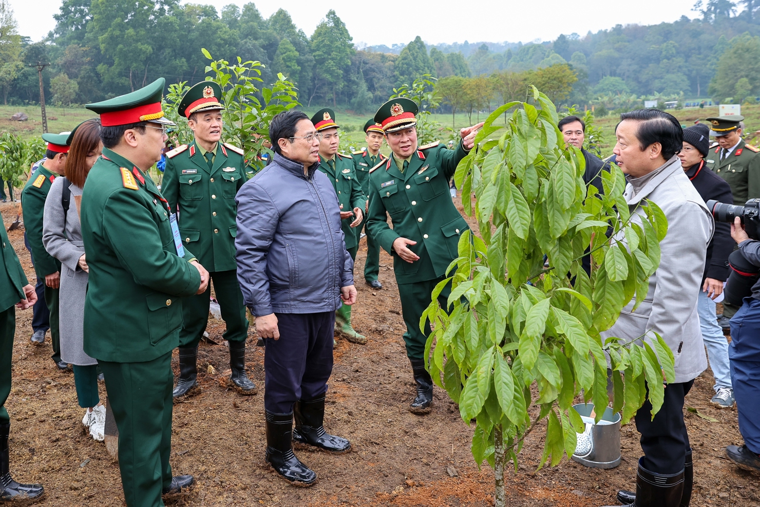 Thủ tướng dâng hương tưởng nhớ Chủ tịch Hồ Chí Minh và phát động Tết trồng cây Xuân Quý Mão - Ảnh 4