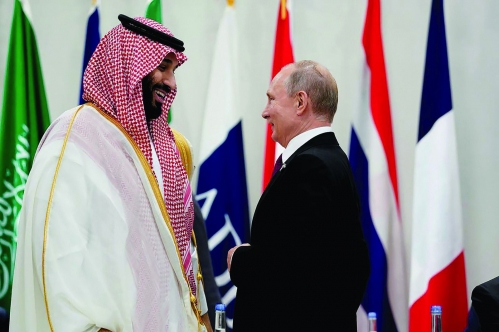 Thái tử Saudi ArabiaMohammed Bin Salman (trái) trò chuyện cùng Tổng thống Nga Putin tại thượng đỉnh G20 ở Nhật. Ảnh: Reuters