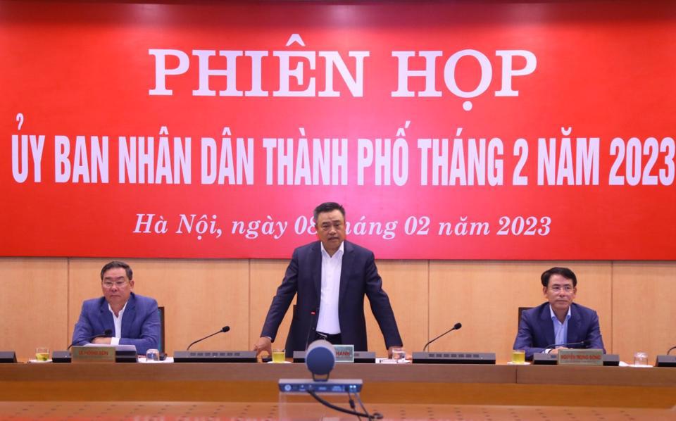 Chủ tịch UBND TP. Hà Nội Trần Sỹ Thanh phát biểu tại phiên họp.  