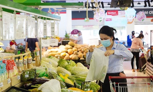 Thay vì mua trực tiếp, người tiêu dùng cũng có thể mua rau củ quả trên các sàn thương mại. 