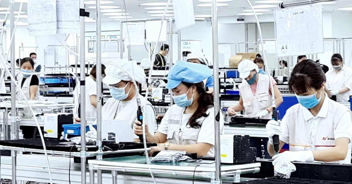 Sản xuất linh kiện điện tử ở Công ty TNHH Bumjin Electronics Vina, Khu công nghiệp Đông Mai, thị xã Quảng Yên, tỉnh Quảng Ninh.