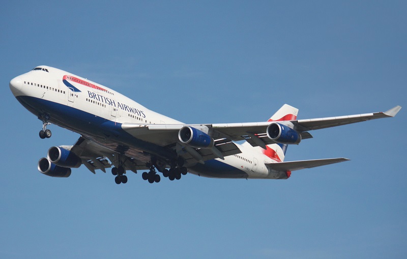 Máy bay như Boing 747 (747-200, 747 -400) hay Airbus A320s vẫn sử dụng đĩa mềm để cập nhật các dữ liệu quan trọng như những thay đổi đối với đường băng, thiết bị hỗ trợ điều hướng và nhiều thông tin khác