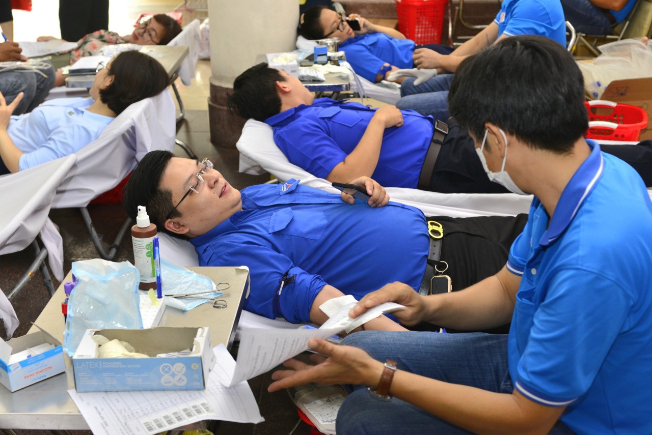 Gần 100 cán bộ Văn phòng đại diện Bộ Tài chính tại TP. Hồ Chí Minh tham gia hiến máu - Ảnh 1