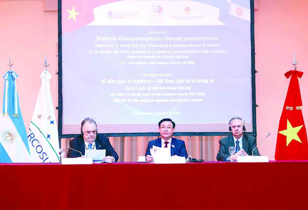 Chủ tịch Quốc hội Vương Đình Huệ phát biểu tại sự kiện kỷ niệm “50 năm quan hệ Việt Nam – Argentina: Hiện tại và tương lai”. Ảnh: Doãn Tấn