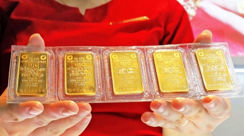 Tại thị trường trong nước, giá vàng miếng SJC cũng tăng mạnh.