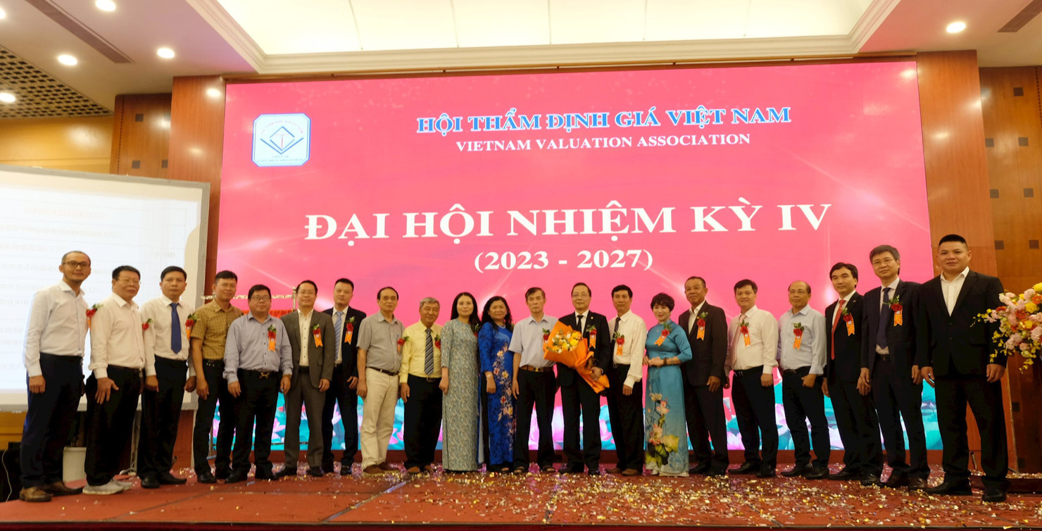 Ban Chấp h&agrave;nh Hội Thẩm định gi&aacute; Việt Nam nhiệm kỳ IV (2023-2027).