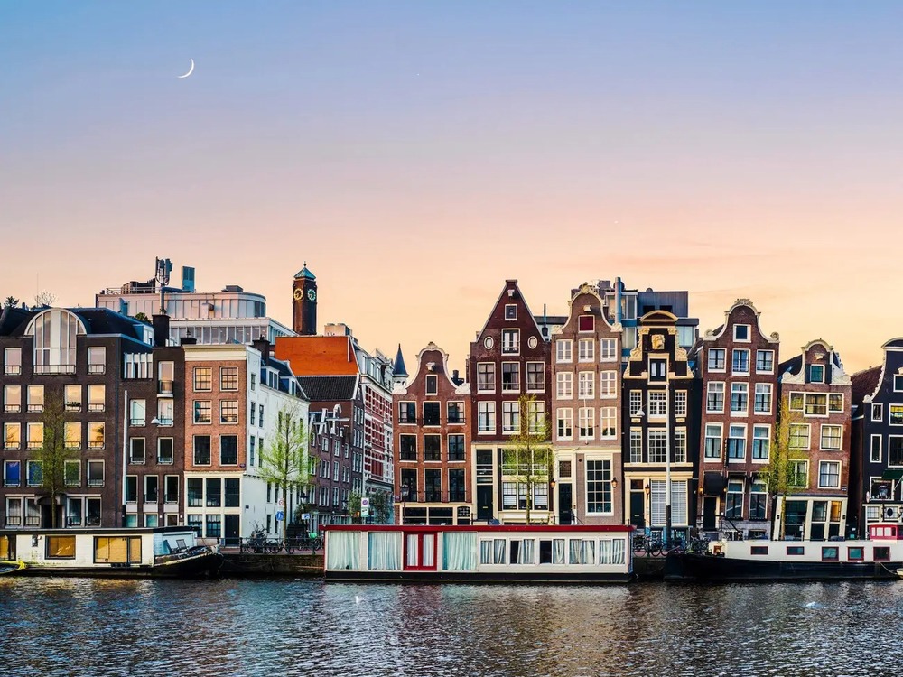 Th&agrave;nh phố Amsterdam, H&agrave; Lan. Ảnh Karl Hendon/Getty Images