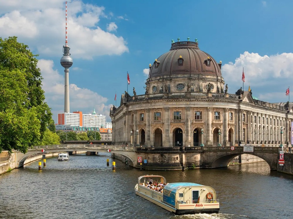 Bảo t&agrave;ng Bode museum v&agrave; Museum Island (Museumsinsel) ở Berlin, Germany. Ảnh Sylvain Sonnet/Getty Images