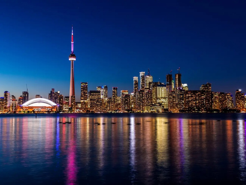 Những t&ograve;a nh&agrave; chọc trời ở Toronto. Ảnh Pierre Ogeron/Getty Images