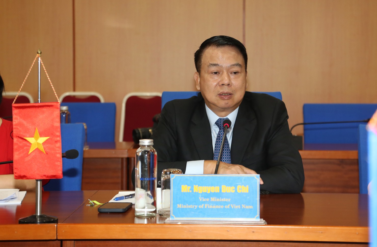 Thứ trưởng Bộ T&agrave;i ch&iacute;nh Việt Nam Nguyễn Đức Chi chia sẻ tại buổi tiếp.