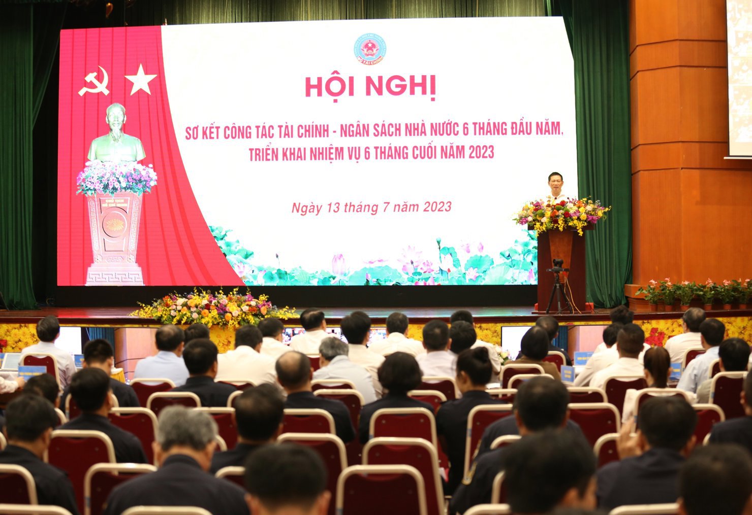 Quang cảnh Hội nghị sơ kết c&ocirc;ng t&aacute;c t&agrave;i ch&iacute;nh &ndash; ng&acirc;n s&aacute;ch nh&agrave; nước 6 th&aacute;ng đầu năm, triển khai nhiệm vụ 6 th&aacute;ng cuối năm 2023.&nbsp;