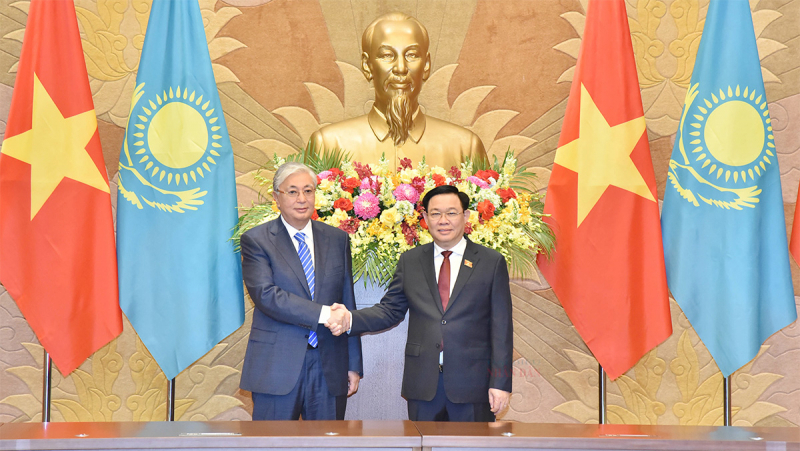 Chủ tịch Quốc hội Vương Đình Huệ hội kiến Tổng thống Cộng hòa Kazakhstan - Ảnh 1