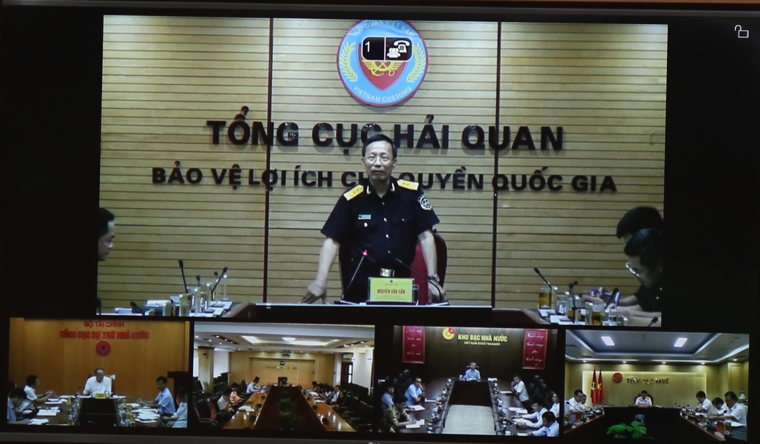 Tổng cục trưởng Tổng cục Hải quan&nbsp;Nguyễn Văn Cẩn ph&aacute;t biểu tại Hội nghị