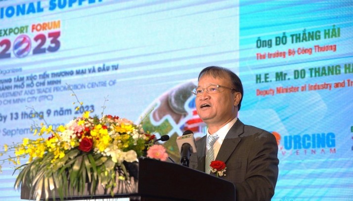 Thứ trưởng Bộ C&ocirc;ng Thương Đỗ Thắng Hải ph&aacute;t biểu khai mạc "Diễn đ&agrave;n xuất khẩu năm 2023".