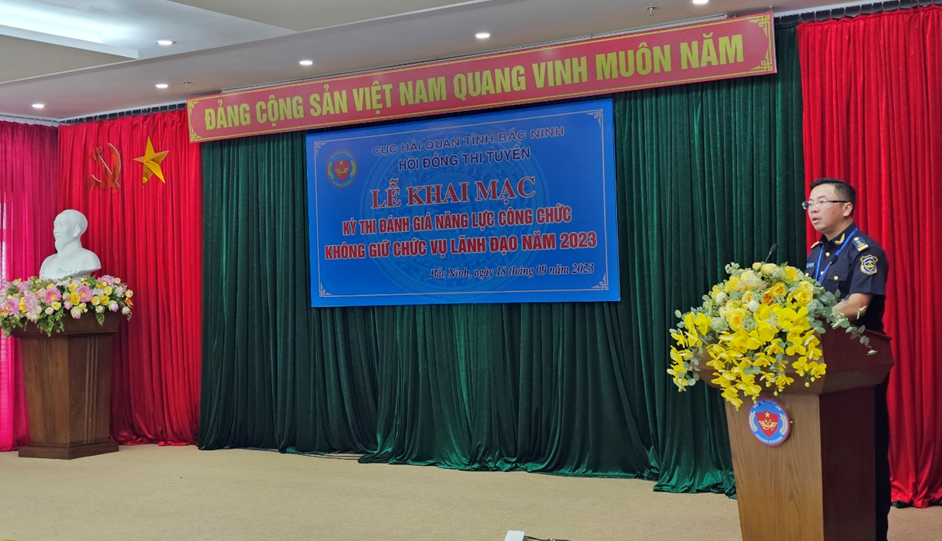 &Ocirc;ng Trần Đức H&ugrave;ng - Cục trưởng Cục Hải quan Bắc Ninh ph&aacute;t biểu khai mạc kỳ thi.