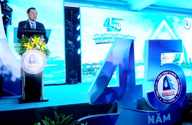 Ông Nguyễn Văn Thiền - Chủ tịch Hội đồng Quản trị Công ty Cổ phần Nước - Môi trường Bình Dương phát biểu tại Lễ kỷ niệm 45 năm thành lập Công ty.