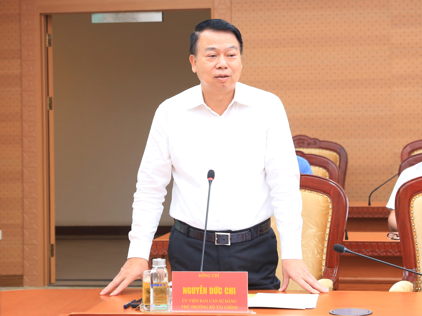 Thứ trưởng Nguyễn Đức Chi chủ tr&igrave; Hội nghị.