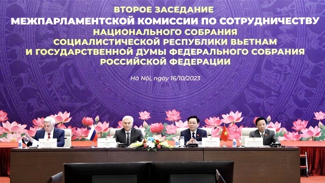 Chủ tịch Quốc hội Vương Đình Huệ và Chủ tịch Duma Quốc gia Quốc hội Vyacheslav Viktorovich Volodin đồng chủ trì Phiên họp thứ 2 của Ủy ban hợp tác liên nghị viện. Ảnh: Hồ Long
