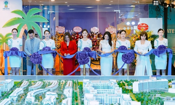 Sa bàn The 5Way Phú Quốc - Life Concepts chính thức khai trương tại Hà Nội, thu hút đông đảo khách hàng đến tìm hiểu dự án. Ảnh: VIC.