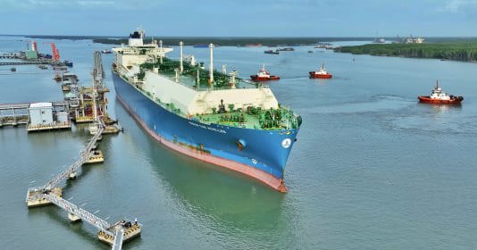 Chuỗi dự án Kho chứa LNG Thị Vải nằm ở vị trí thuận lợi với luồng hàng hải sôi động Cái Mép-Thị Vải, phù hợp tiếp nhận các tàu LNG lên đến 100.000 tấn. Ảnh: PV GAS