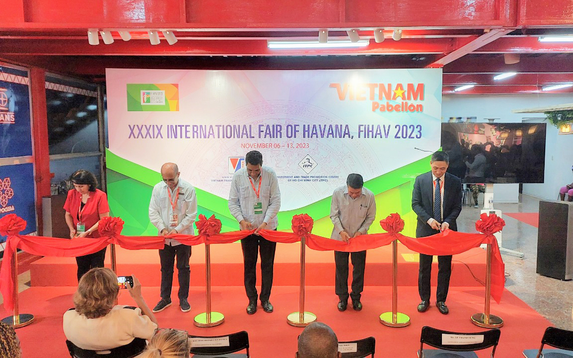 Khai trương Khu gian h&agrave;ng quốc gia Việt Nam tại Hội chợ Quốc tế La Habana lần thứ 39 (FIHAV 39).