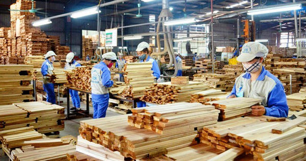 Ngành gỗ đối diện với nhiều thách thức trong thực hiện mục tiêu xuất khẩu năm 2023. Ảnh TL
