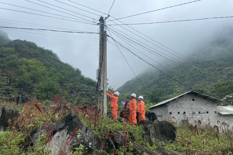 PC H&agrave; Giang phấn đấu thay thế, lắp đặt c&ocirc;ng tơ điện tử c&oacute; kết nối đo xa đạt 100% tr&ecirc;n hệ thống lưới điện to&agrave;n Tỉnh.