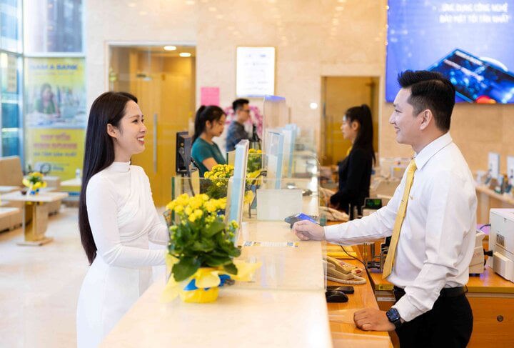 Khách hàng có cơ hội trúng thưởng 3 sổ tiết kiệm hơn 900 triệu đồng. Ảnh: Nam A Bank