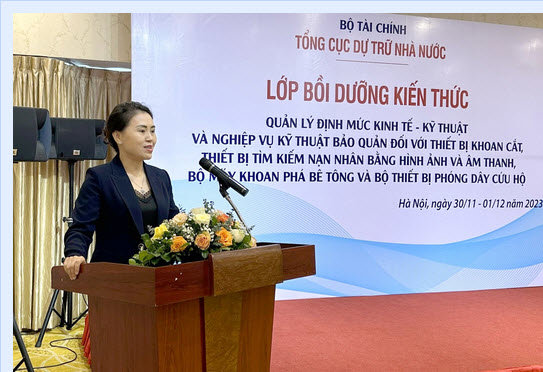 Ph&oacute; Tổng cục trưởng Tổng cục DTNN Nguyễn Thị Phố Giang ph&aacute;t biểu tại lớp bồi dưỡng kiến thức.