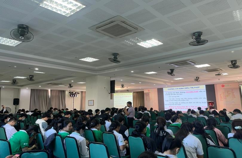 Một buổi truyền thông phòng chống HIV/AIDS cho sinh viên tại trường đại học Đà Nẵng