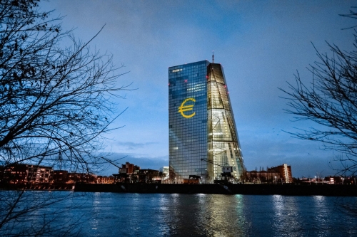 ECB phải tính toán cẩn trọng trước khi tiến tới giảm lãi suất vào năm 2024