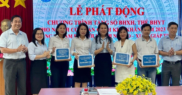 BHXH tỉnh Bình Dương phát động tặng sổ BHXH, thẻ BHYT cho người dân có hoàn cảnh khó khăn. Ảnh: BHXH tỉnh Bình Dương