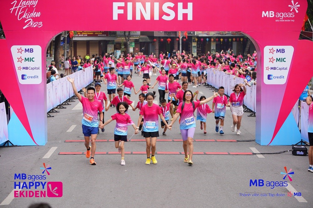 Giải chạy Happy Ekiden 2023 do MB Ageas Life tổ chức.